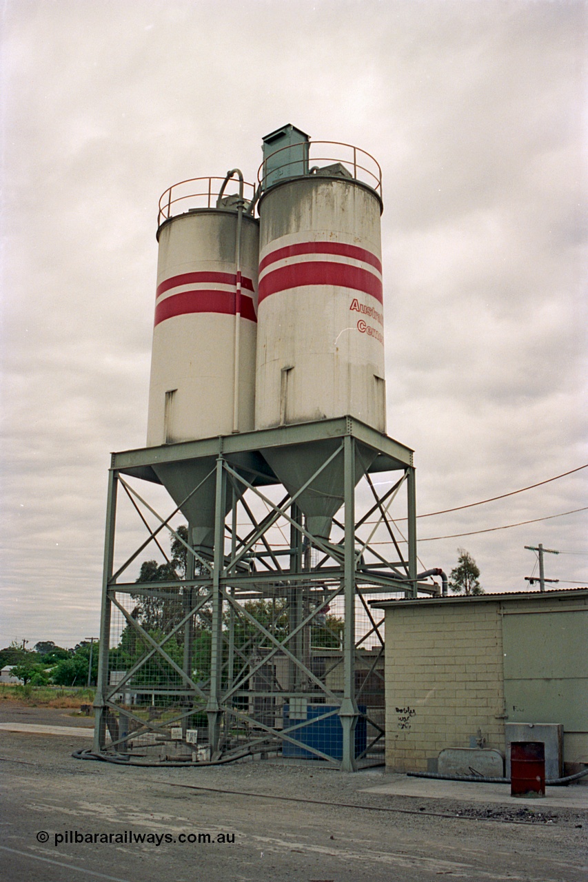 175-15
Shepparton, rail served industry, Australian Cement, waggon unloading area, elevation of storage silos and structure arrangement.
