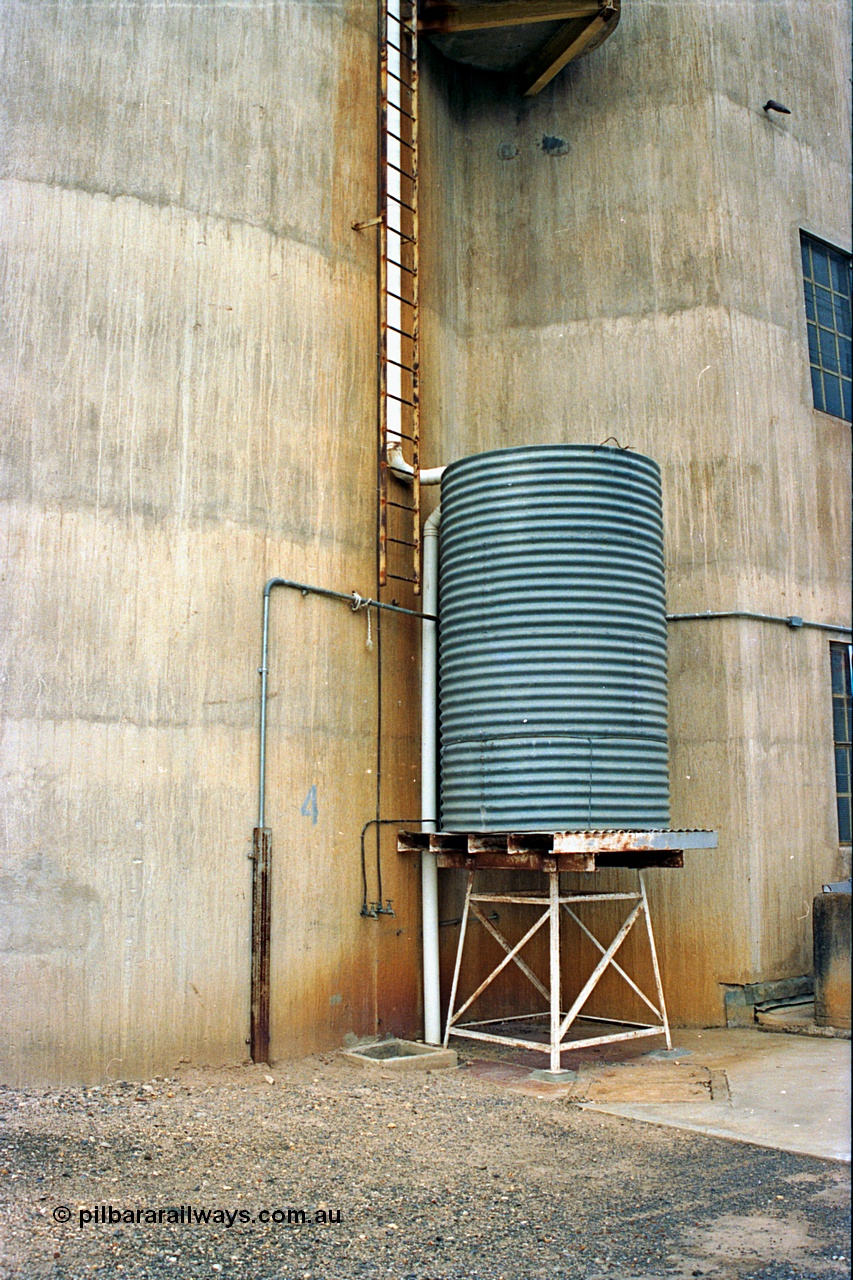 175-24
Pine Lodge, Williamstown style silo complex water tank on stand.
