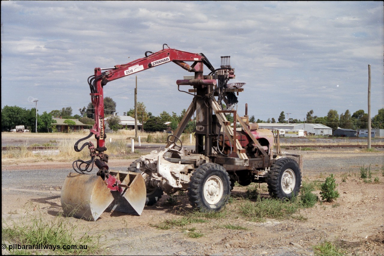 176-05
Yarrawonga, super phosphate unloading contraption.
