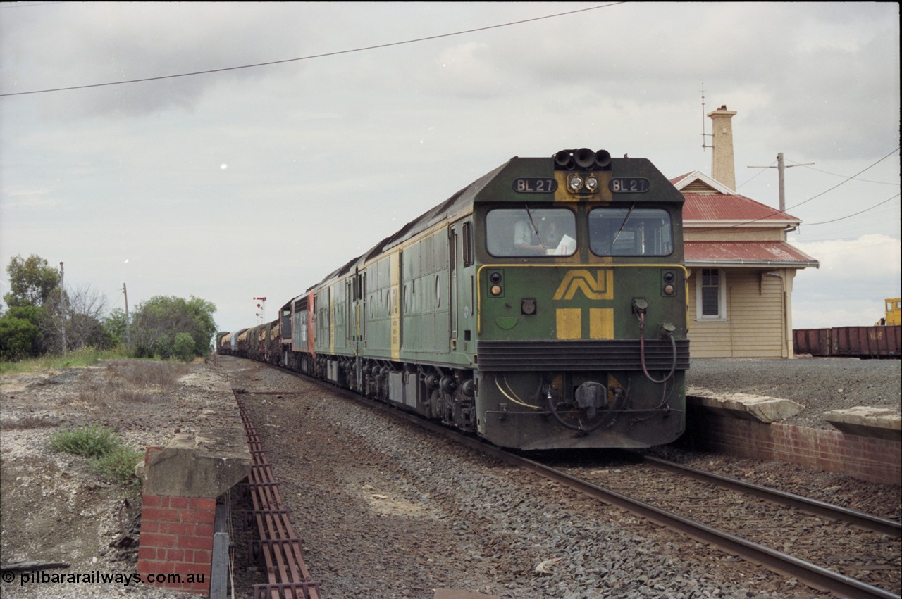 177-22
Gheringhap, down V/Line broad gauge goods train to Adelaide 9169 with the quad power combo of a pair of Australian National BL class locomotives BL 27 Clyde Engineering EMD model JT26C-2SS serial 83-1011 and class leader BL 26 'Bob Hawke' serial 83-1010 and V/Line S class S 313 'Alfred Deakin' Clyde Engineering EMD model A7 serial 61-230 and X class X 53 Clyde Engineering EMD model G26C serial 75-800, BL 27 had Paul Keating drawn on the LHS cab as it was just after he'd taken the Labor Party leadership and the Prime Ministership off Bob Hawke.
Keywords: BL-class;BL27;Clyde-Engineering-Rosewater-SA;EMD;JT26C-2SS;88-1011;