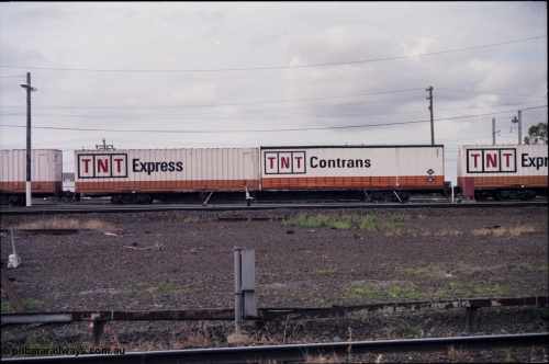177-01
Tottenham Yard, side view of broad gauge Australian National AQDW type jumbo container waggon AQDW 4, loaded with two 2 TEU (two twenty foot equivalent unit) TNT containers, these waggons are 80 feet long.
Keywords: AQDW-type;AQDW4;SAR-Islington-WS-SA;SFCW-type;