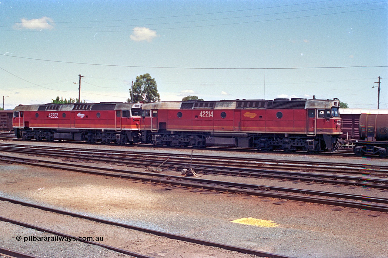 180-19
Albury, NSW, yard view looking across from the depot, two standard gauge NSWSRA 422 class locomotives 42202 Clyde Engineering EMD model J26C serial 69-657 and 42214 serial 69-669.
Keywords: 422-class;42202;42214;Clyde-Engineering-Granville-NSW;EMD;J26C;69-657;69-669;