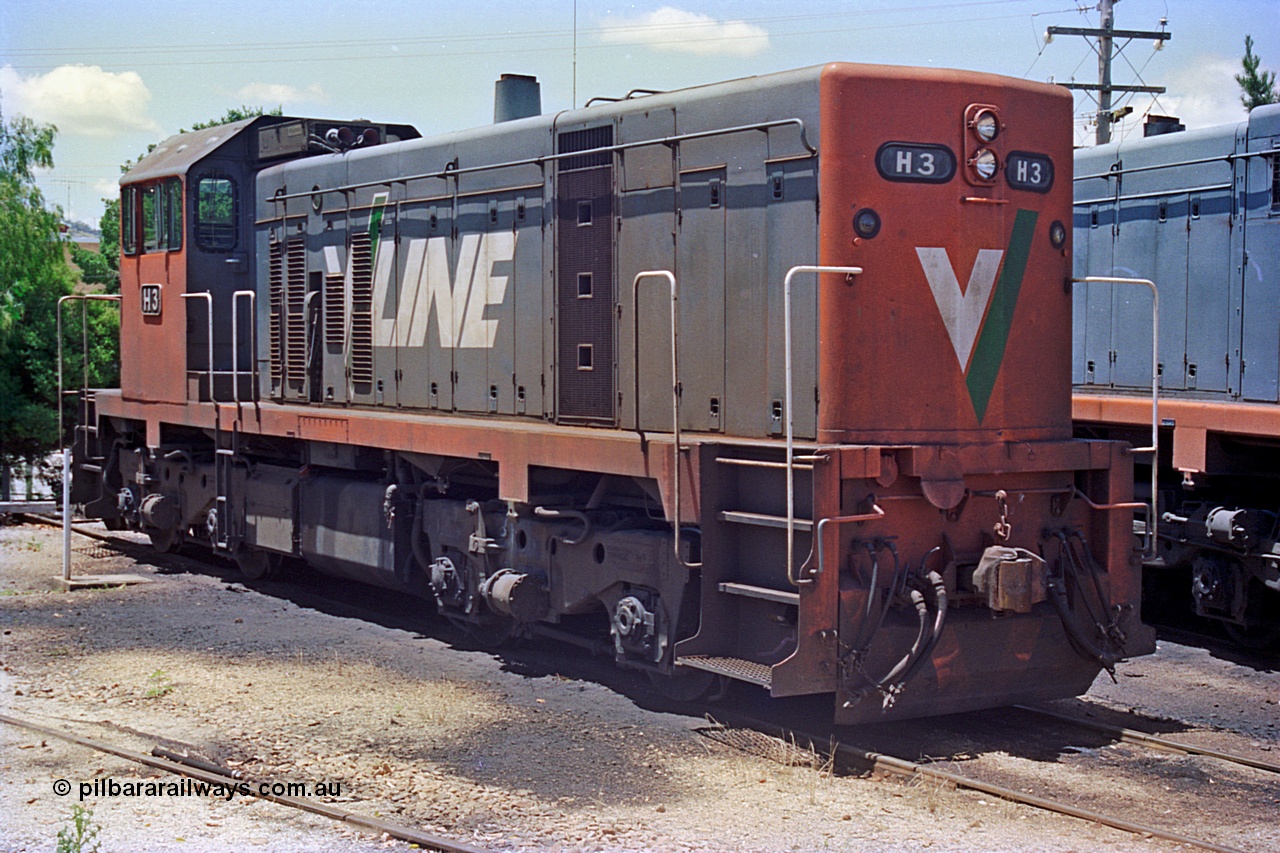 180-29
Wodonga turntable radial roads finds V/Line broad gauge H class unit H 3 Clyde Engineering EMD model G18B serial 68-631 resting between jobs.
Keywords: H-class;H3;Clyde-Engineering-Granville-NSW;EMD;G18B;68-631;