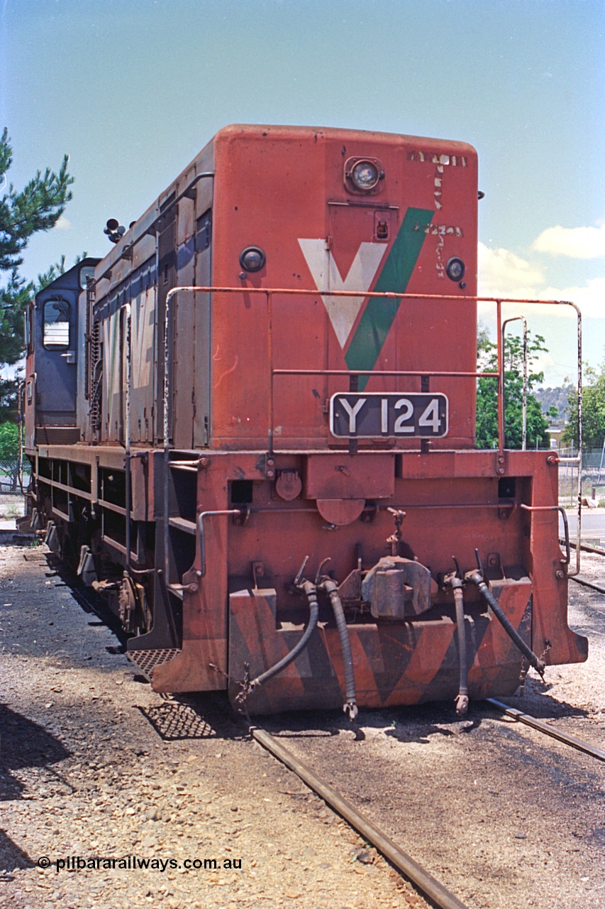 180-32
Wodonga turntable radial roads finds V/Line broad gauge Y class shunt loco Y 124 Clyde Engineering EMD model G6B serial 63-314 resting between jobs.
Keywords: Y-class;Y124;Clyde-Engineering-Granville-NSW;EMD;G6B;63-314;