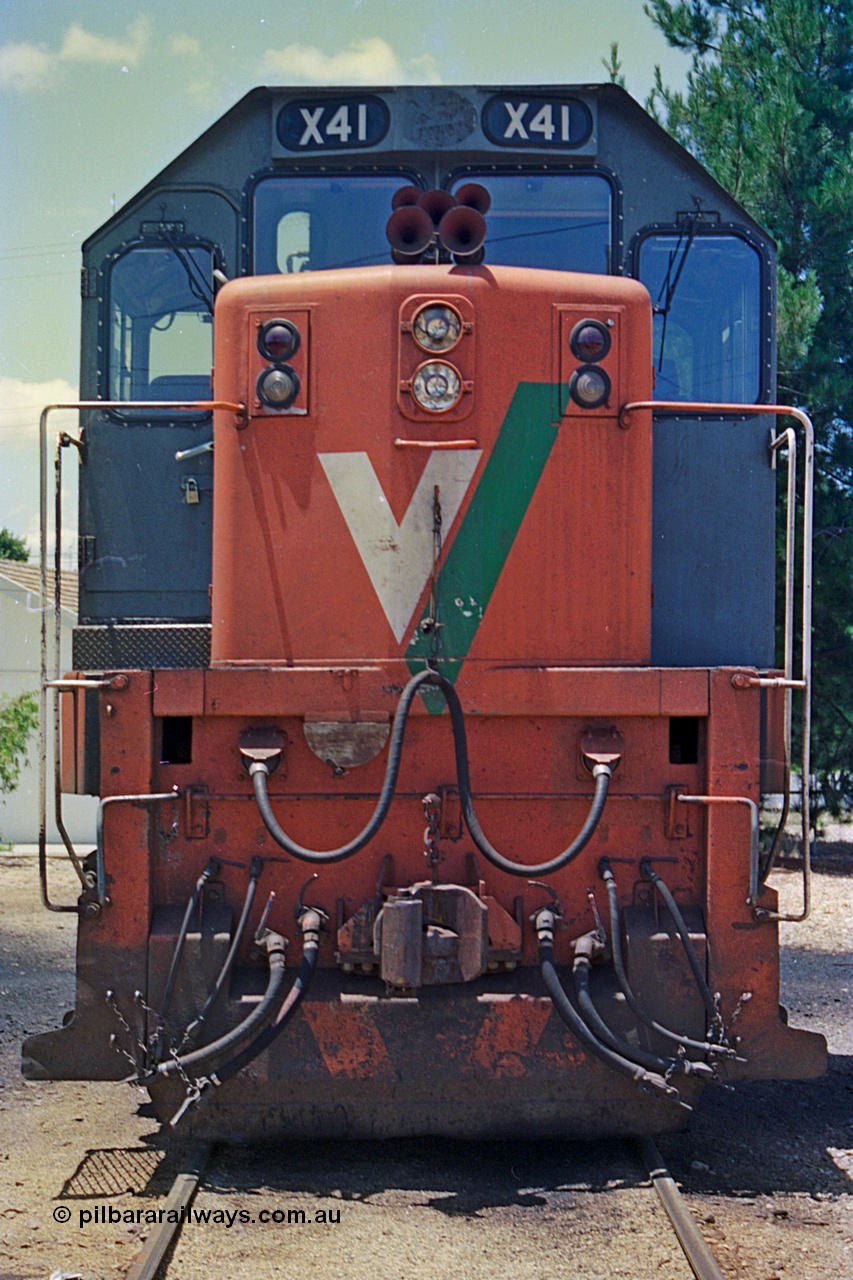 180-33
Wodonga turntable radial roads finds V/Line broad gauge X class loco X 41 Clyde Engineering EMD model G26C serial 70-704 resting between jobs, cab front view.
Keywords: X-class;X41;Clyde-Engineering-Granville-NSW;EMD;G26C;70-704;