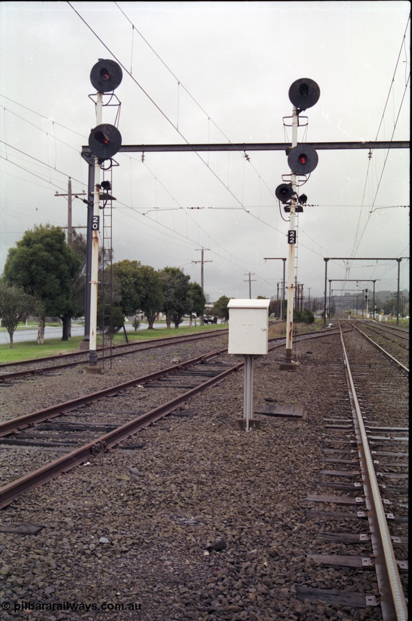 181-07
Trafalgar yard east end looking east, searchlight signal posts 20 for movements out of the yard and 22 for the mainline, Siding A at left and catch point from yard to main visible beyond the train control telephone box.
