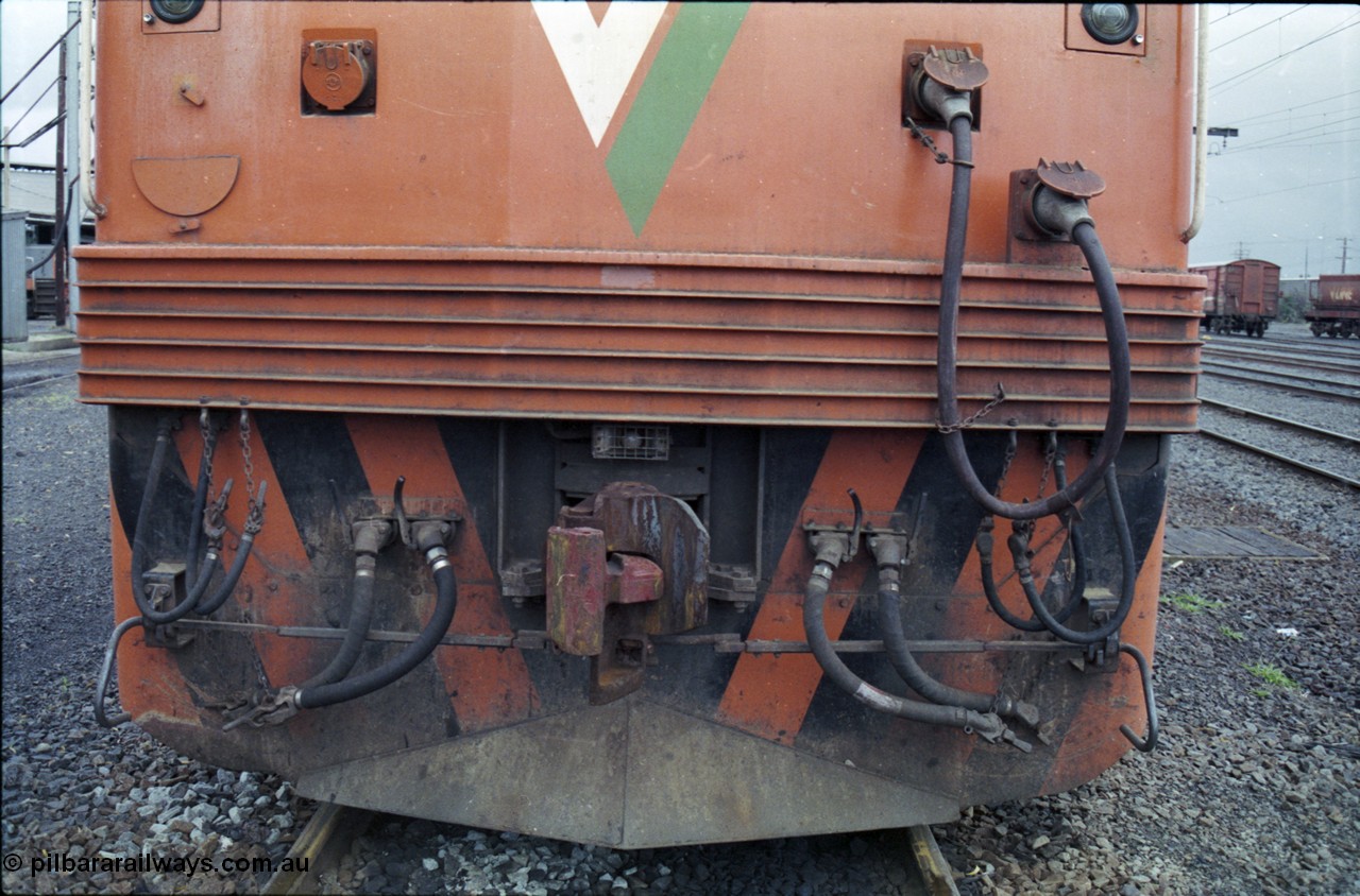 181-16
Traralgon loco depot, V/Line broad gauge loco G class G 515 Clyde Engineering EMD model JT26C-2SS serial 85-1243, detail view of pilot, couple, hoses and MU arrangement, front view.
Keywords: G-class;G515;Clyde-Engineering-Rosewater-SA;EMD;JT26C-2SS;85-1243;