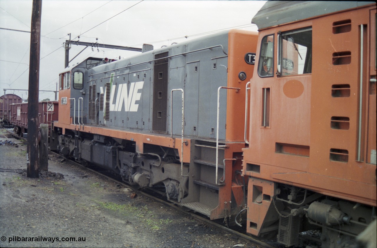 181-17
Traralgon loco depot, V/Line broad gauge loco T class T 392 Clyde Engineering EMD model G8B serial 65-422, side view coupled to a G class.
Keywords: T-class;T392;Clyde-Engineering-Granville-NSW;EMD;G8B;65-422;