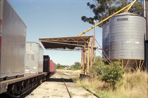 182-02
Wahgunyah, Delarue silo complex located on former station platform, looking north to wards terminus, rake of bogie container waggons for Uncle Tobys at left.
