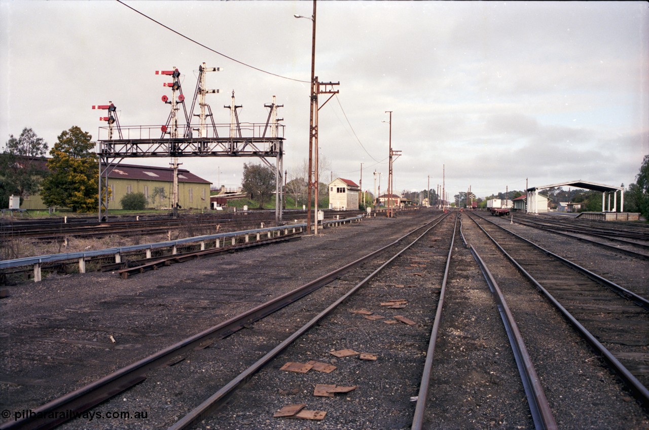 183-18
Benalla station yard overview with removed rails and partially stripped signal gantry as the yard goes about being rationalised, waggon workshops visible at left, along with B Signal Box, station building, A Signal Box in the distance, goods shed and Freight Gate canopy.
