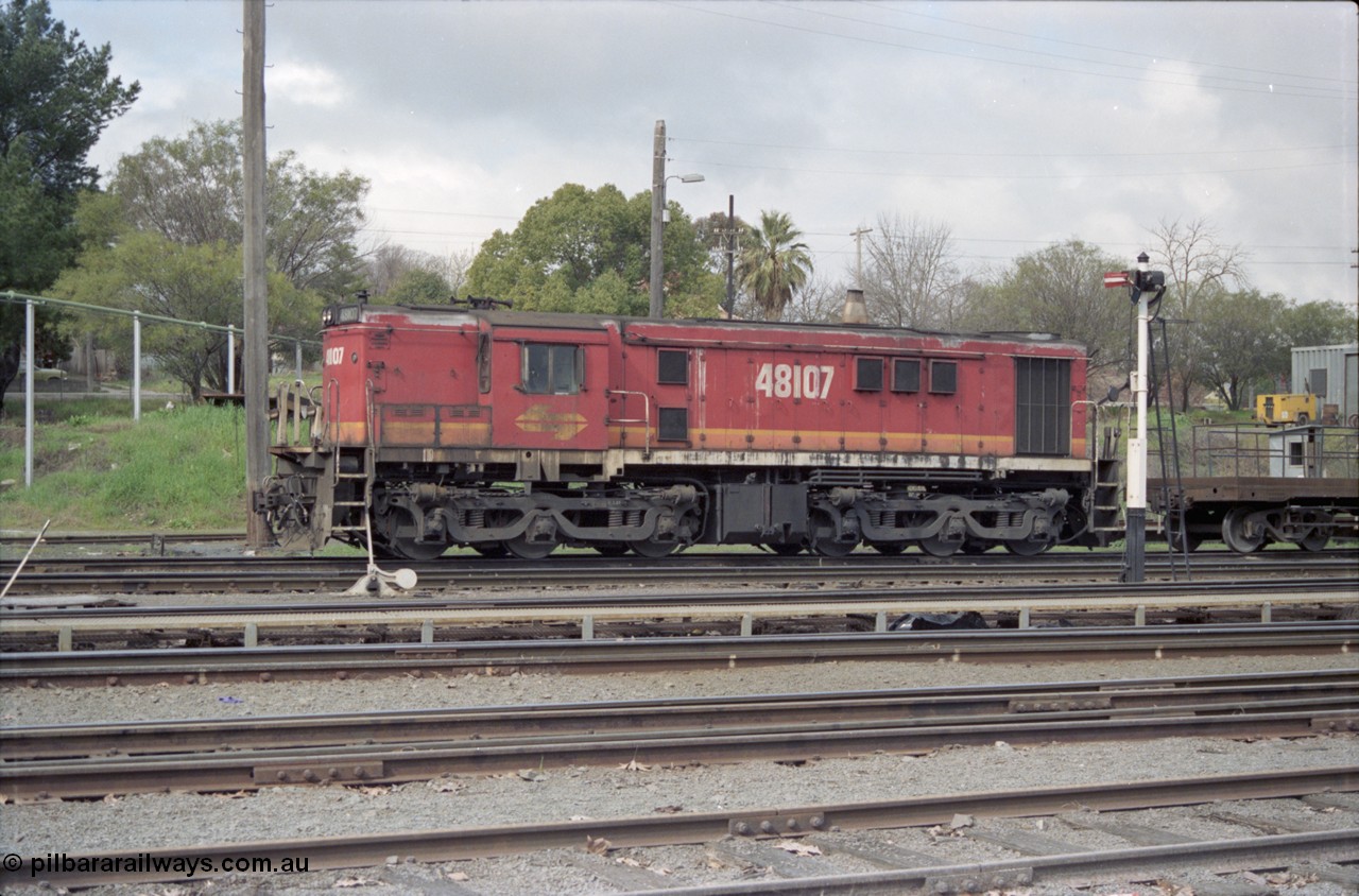 184-00
Albury loco depot, view across yard, NSWSRA standard gauge candy liveried 48 class yard shunt loco 48107 AE Goodwin ALCo model DL531 serial G3420-22, shunters float, semaphore signal, point lever, side view.
Keywords: 48-class;48107;AE-Goodwin;ALCo;DL531;G3420-22;