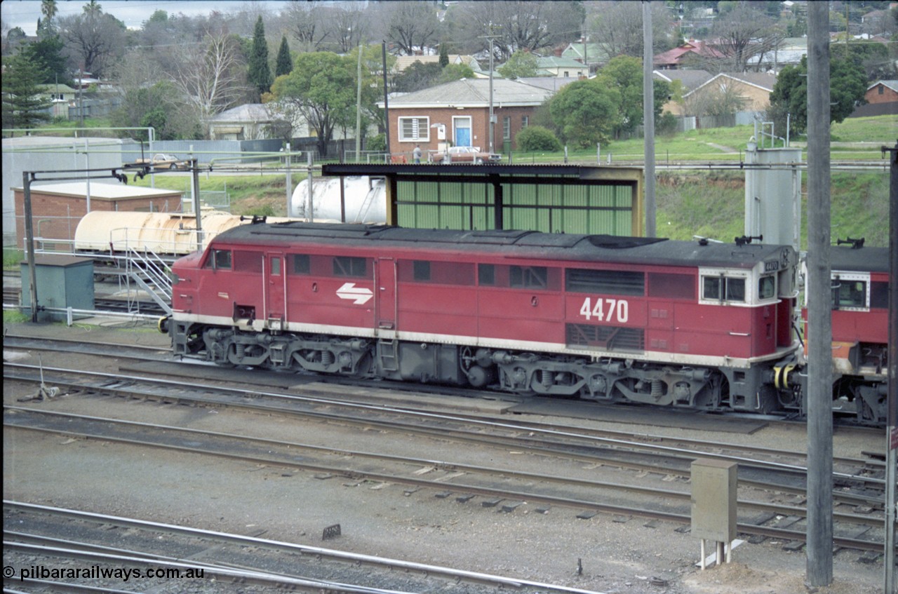 184-06
Albury loco depot fuel point, NSWSRA standard gauge 44 class 4470 AE Goodwin ALCo model DL500B serial G3421-10 wearing red livery and the L7 logo, elevated view.
Keywords: 44-class;4470;AE-Goodwin;ALCo;DL500B;G3421-10;