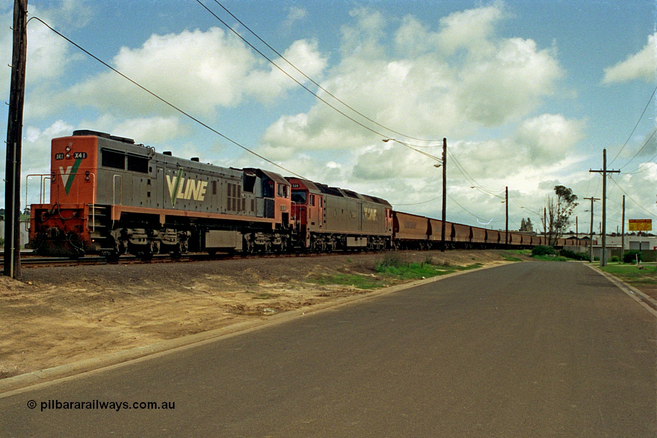 185-02
North Geelong grain arrivals, V/Line X class locomotive X 41 Clyde Engineering EMD model G26C serial 70-704 long end leading and G class locomotive G 528 Clyde Engineering EMD model JT26C-2SS serial 88-1258 prepare a loaded grain rake bound for the grain loop unloader.
Keywords: X-class;X41;Clyde-Engineering-Granville-NSW;EMD;G26C;70-704;G-class;G533;JT26C-2SS;88-1258;