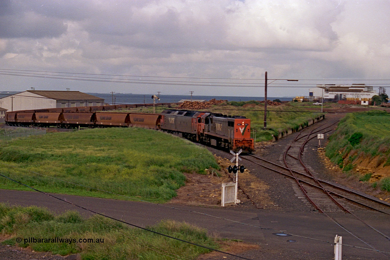 185-10
North Geelong Grain Loop view from Corio Quay Road across Access Road grade crossing, with the grain train behind V/Line locos X class locomotive X 41 Clyde Engineering EMD model G26C serial 70-704 long end leading and G class locomotive G 528 Clyde Engineering EMD model JT26C-2SS serial 88-1258 having past the Home Signal and about to pass the former tracks for the former Freezing Works Sidings.
Keywords: X-class;X41;Clyde-Engineering-Granville-NSW;EMD;G26C;70-704;