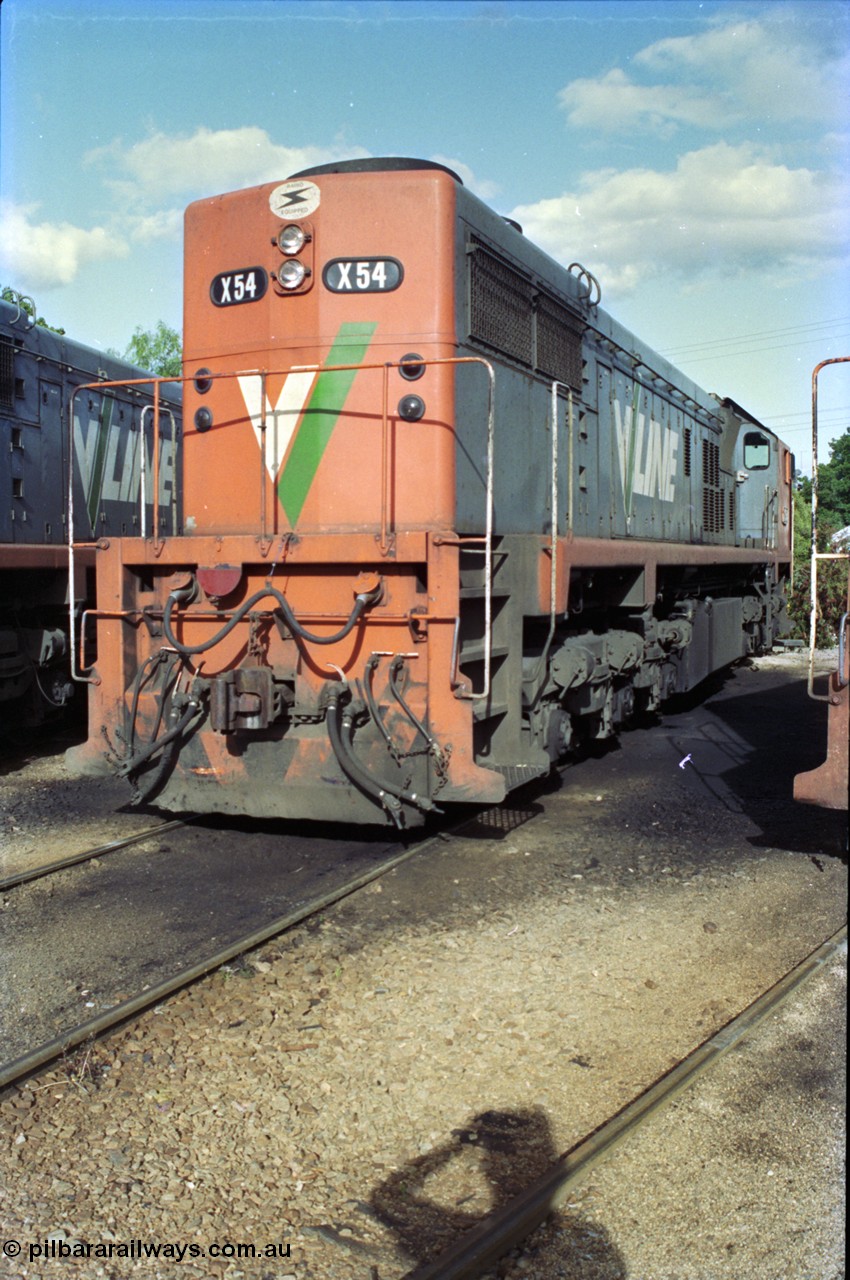 189-35
Wodonga, loco depot turntable radial roads, V/Line broad gauge 3rd series X class X 54 Clyde Engineering EMD model G26C serial 75-801, long hood view.
Keywords: X-class;X54;Clyde-Engineering-Rosewater-SA;EMD;G26C;75-801;