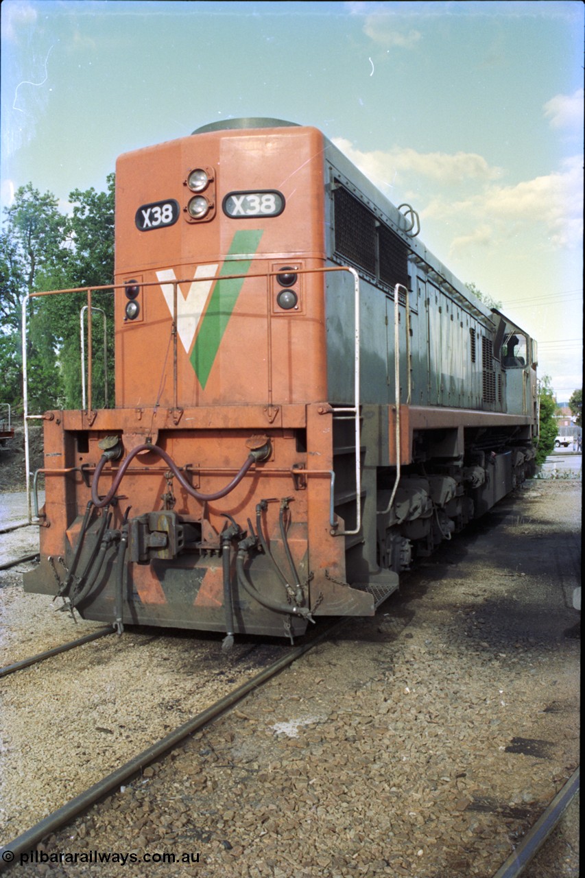 189-36
Wodonga, loco depot turntable radial roads, V/Line broad gauge 2nd series X class X 38 Clyde Engineering EMD model G26C serial 70-701, long hood view.
Keywords: X-class;X38;Clyde-Engineering-Granville-NSW;EMD;G26C;70-701;