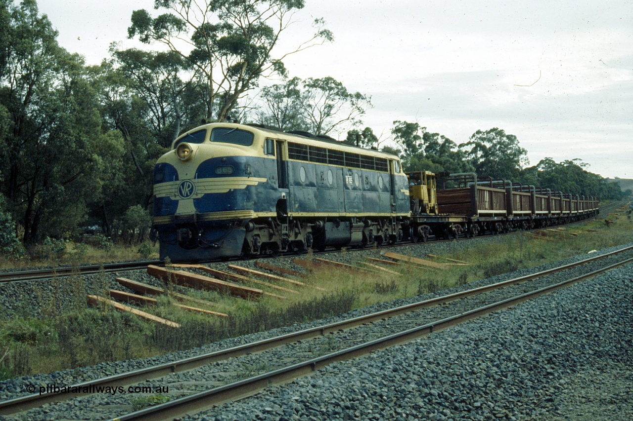 191-17
Broadford, Smiths Lane looking north, UP special sleeper discharge train behind Victorian Railways liveried B class B 65 Clyde Engineering EMD ML2 model serial ML2-6.
Keywords: B-class;B65;Clyde-Engineering-Granville-NSW;EMD;ML2;ML2-6;bulldog;