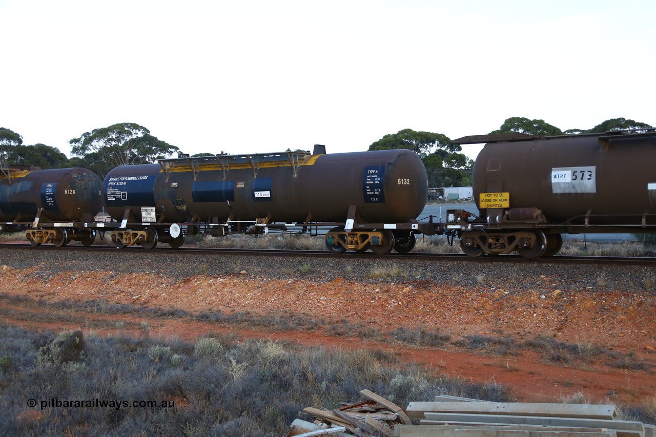 161116 5552
Binduli, empty Shell fuel train 4443, tank waggon NTAY 6132, built by Indeng Qld 1979 for Shell as SCA type SCA 283, fitted with conventional couplers.
Keywords: NTAY-type;NTAY6132;Indeng-Qld;SCA-type;SCA283;NTAF-type;