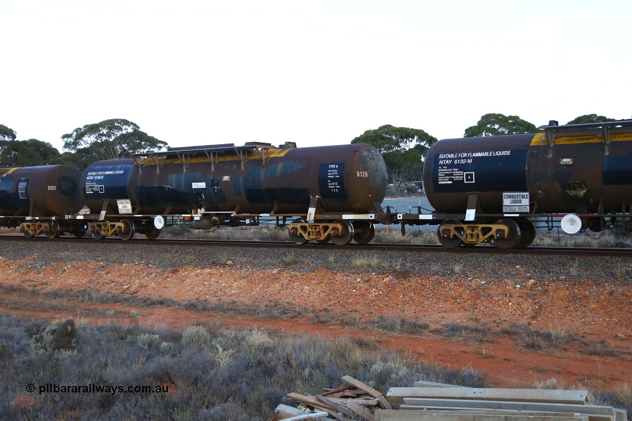 161116 5553
Binduli, empty Shell fuel train 4443, tank waggon NTAY 6126, built by Indeng Qld 1976 for Shell as SCA type SCA 277, fitted with conventional couplers.
Keywords: NTAY-type;NTAY6126;Indeng-Qld;SCA-type;SCA277;NTAF-type;
