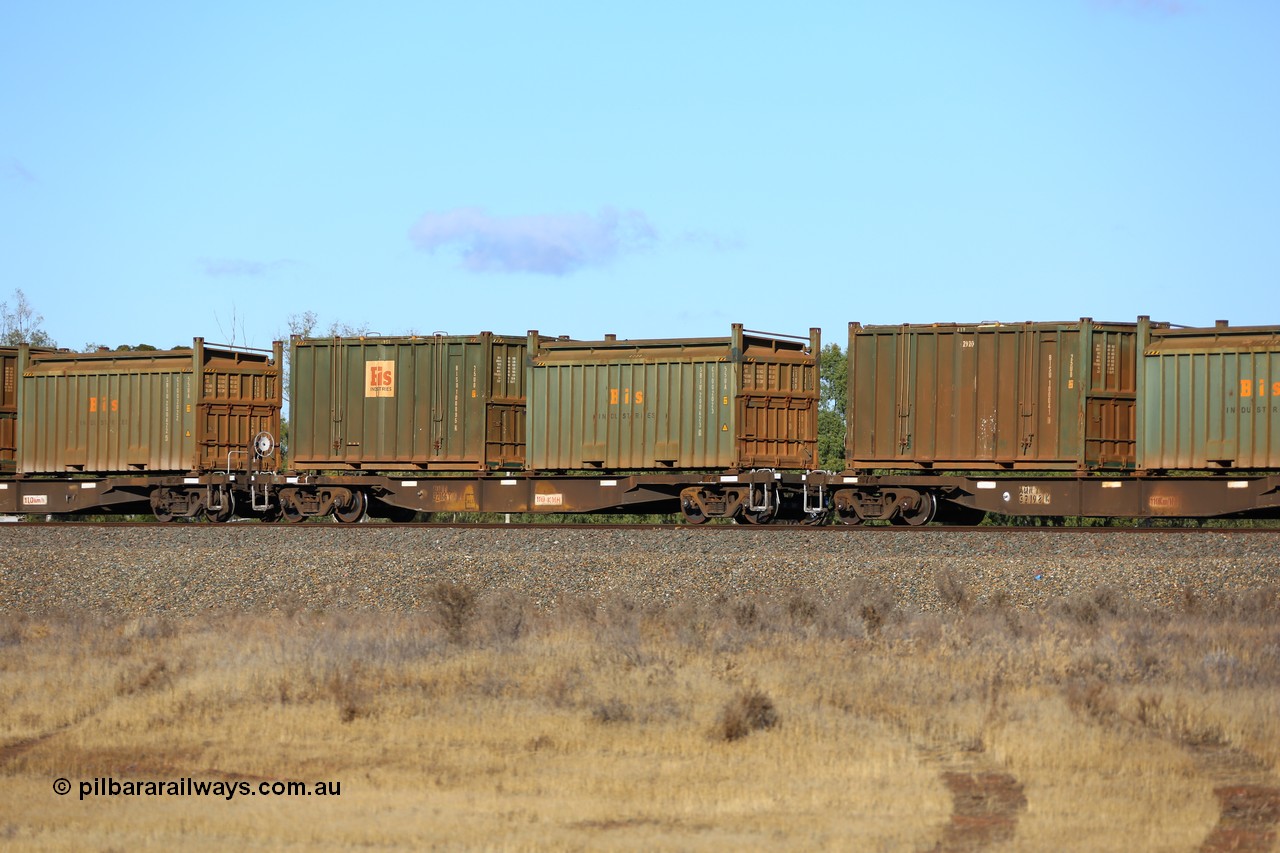 161111 2425
Kalgoorlie, Malcolm freighter train 5029, waggon AQNY 32166 one of sixty two waggons built by Goninan WA in 1998 as WQN type for Murrin Murrin container traffic with a Bis Industries roll-top 55UA type sulphur container SBIU 200623 and a Bis Industries hard-top 25U0 type sulphur container BISU 100095.
Keywords: AQNY-type;AQNY32166;Goninan-WA;WQN-type;