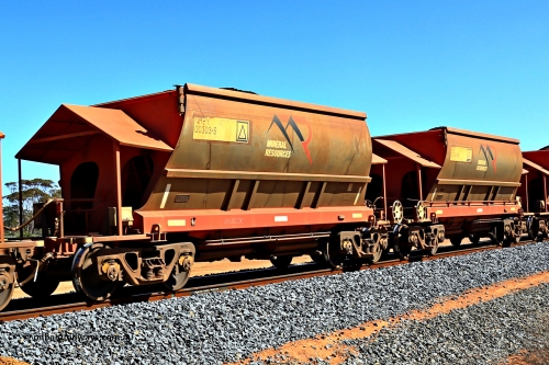 240328 2984
Loaded Koolyanobbing iron ore train 5041 with Mineral Resources Ltd MHPY type iron ore waggons MHPY 00303 and MHPY 00304 built by CSR Yangtze Co China with serial numbers 2014 / 382-303 and 2014 / 382-304 in 2014 as a batch of 382 pairs, these bottom discharge hopper waggons are operated in 'married' pairs. March 28, 2024.
Keywords: MHPY-type;MHPY00303;2014/382-303;MHPY00304;2014/382-304;CSR-Yangtze-Rolling-Stock-Co-China;