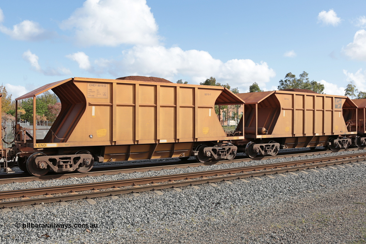 140601 4607
Midland, loaded iron ore train #1030 heading to Kwinana, CFCLA leased CHEY type waggon CHEY 8019 one pair of 120 bar coupled pairs built by Bluebird Rail Operations SA in 2011-12. 1st June 2014.
Keywords: CHEY-type;CHEY8019;Bluebird-Rail-Operations-SA;2011/120-19;