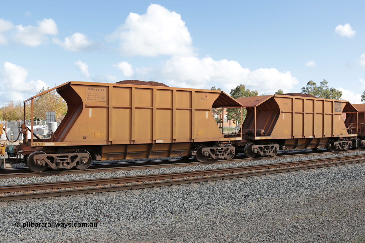 140601 4612
Midland, loaded iron ore train #1030 heading to Kwinana, CFCLA leased CHEY type waggon CHEY 8014 one pair of 120 bar coupled pairs built by Bluebird Rail Operations SA in 2011-12. 1st June 2014.
Keywords: CHEY-type;CHEY8014;Bluebird-Rail-Operations-SA;2011/120-14;