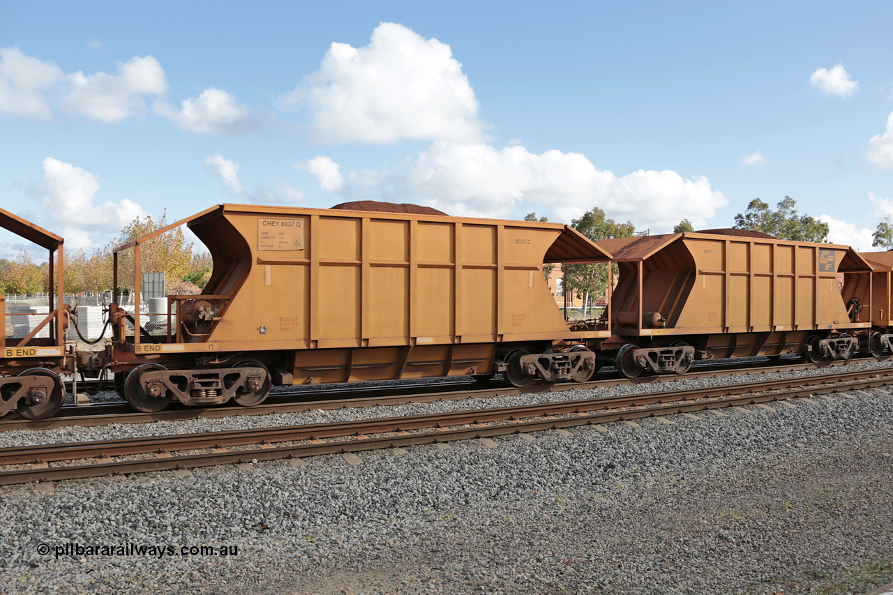 140601 4614
Midland, loaded iron ore train #1030 heading to Kwinana, CFCLA leased CHEY type waggon CHEY 8037 one pair of 120 bar coupled pairs built by Bluebird Rail Operations SA in 2011-12. 1st June 2014.
Keywords: CHEY-type;CHEY8037;Bluebird-Rail-Operations-SA;2011/120-37;