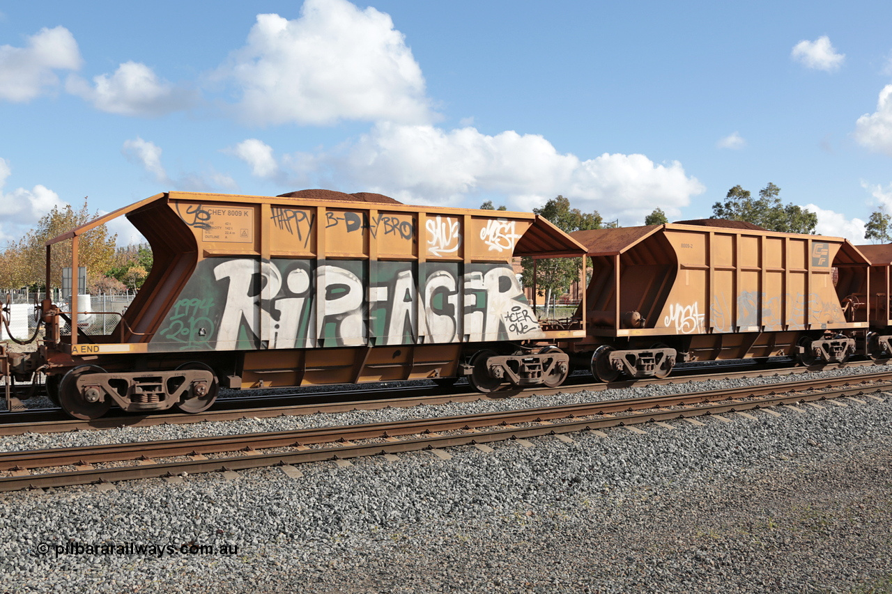 140601 4618
Midland, loaded iron ore train #1030 heading to Kwinana, CFCLA leased CHEY type waggon CHEY 8009 one pair of 120 bar coupled pairs built by Bluebird Rail Operations SA in 2011-12. 1st June 2014.
Keywords: CHEY-type;CHEY8009;Bluebird-Rail-Operations-SA;2011/120-9;
