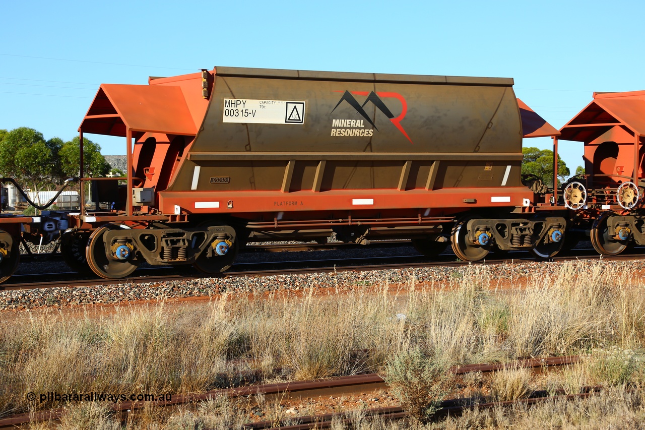 190107 0433
Parkeston, Mineral Resources Ltd MHPY type iron ore waggon MHPY 00315 built by CSR Yangtze Co China in 2014 as a batch of 382 units, these bottom discharge hopper waggons are operated in 'married' pairs.
Keywords: MHPY-type;MHPY00315;2014/382-315;CSR-Yangtze-Rolling-Stock-Co-China;