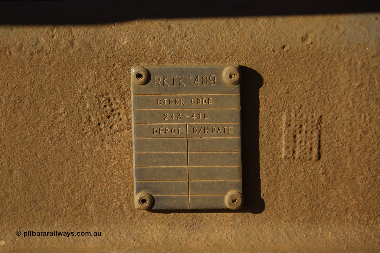 190107 0451
Parkeston, Mineral Resources Ltd inspection plate on bogie of MHPY type iron ore waggon MHPY 00013 built by CSR Yangtze Co China in 2014 as a batch of 382 units.
Keywords: MHPY-type;MHPY00013;2014/382-13;CSR-Yangtze-Rolling-Stock-Co-China;