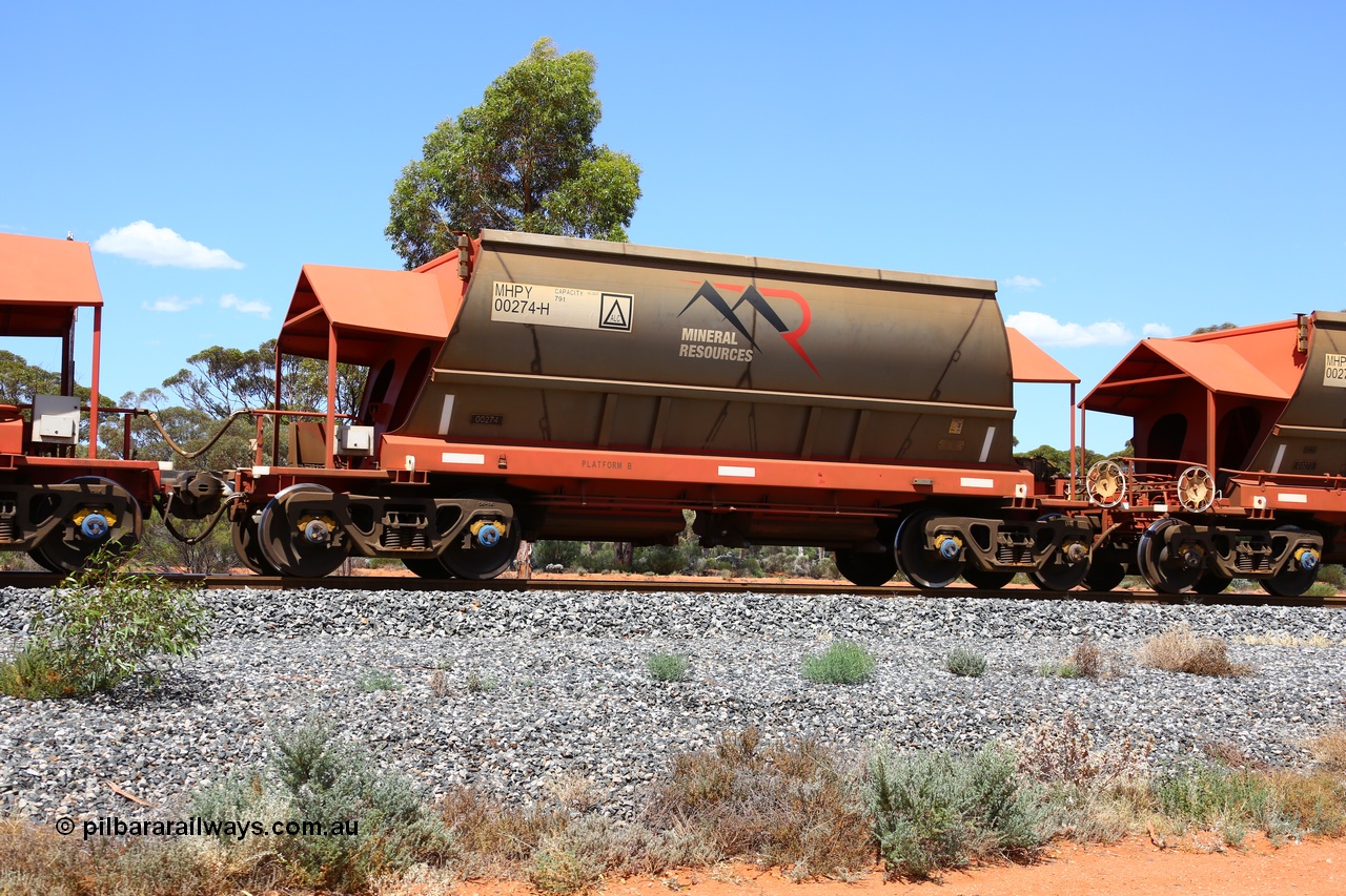 190107 0592
Binduli, on empty Mineral Resources Ltd iron ore train service from Esperance to Koolyanobbing 2034 with MRL's MHPY type iron ore waggon MHPY 00274 built by CSR Yangtze Co China serial 2014/382-274 in 2014 as a batch of 382 units, these bottom discharge hopper waggons are operated in 'married' pairs.
Keywords: MHPY-type;MHPY00274;2014/382-274;CSR-Yangtze-Co-China;