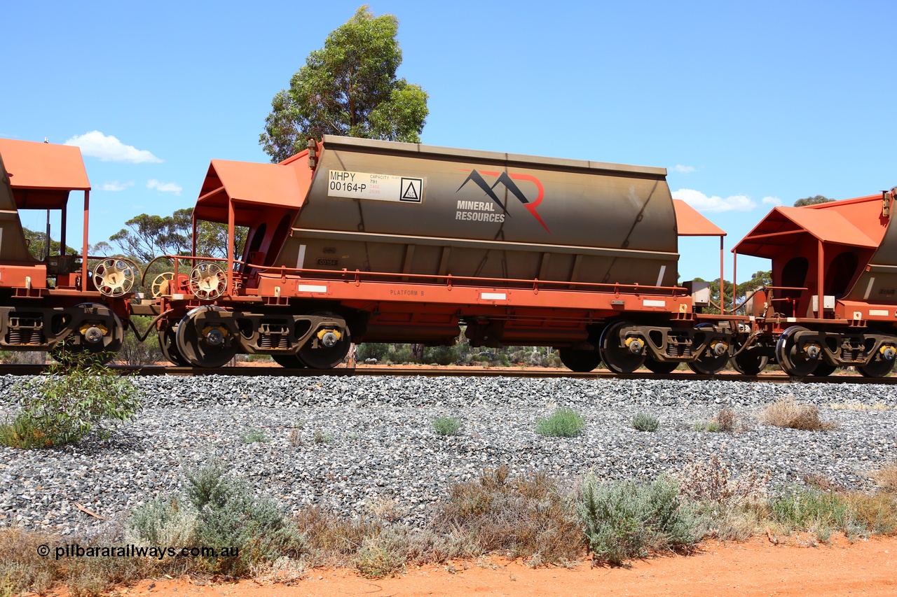 190107 0595
Binduli, on empty Mineral Resources Ltd iron ore train service from Esperance to Koolyanobbing 2034 with MRL's MHPY type iron ore waggon MHPY 00164 built by CSR Yangtze Co China serial 2014/382-164 in 2014 as a batch of 382 units, these bottom discharge hopper waggons are operated in 'married' pairs.
Keywords: MHPY-type;MHPY00164;2014/382-164;CSR-Yangtze-Co-China;