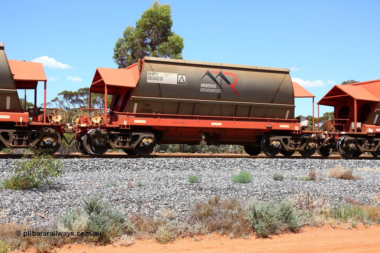 190107 0597
Binduli, on empty Mineral Resources Ltd iron ore train service from Esperance to Koolyanobbing 2034 with MRL's MHPY type iron ore waggon MHPY 00352 built by CSR Yangtze Co China serial 2014/382-352 in 2014 as a batch of 382 units, these bottom discharge hopper waggons are operated in 'married' pairs.
Keywords: MHPY-type;MHPY00352;2014/382-352;CSR-Yangtze-Co-China;