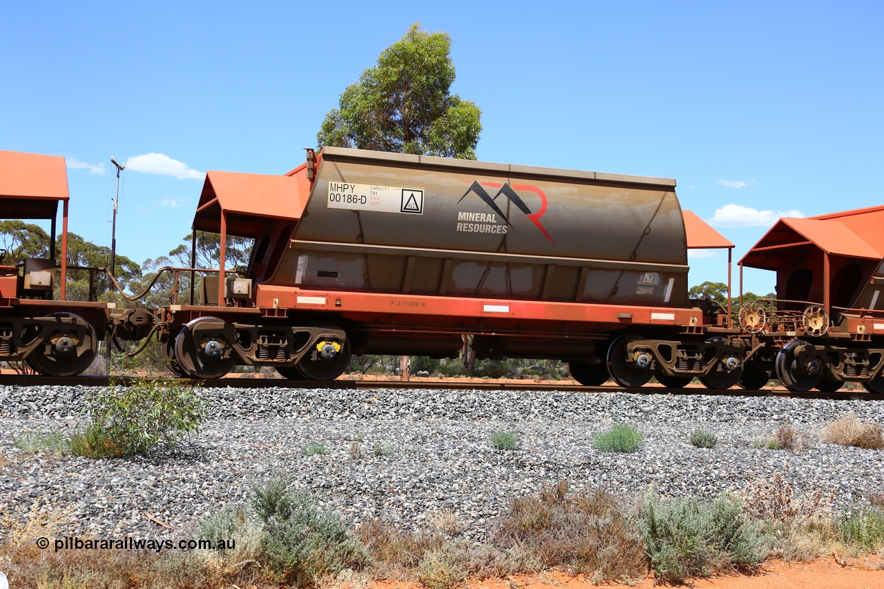 190107 0608
Binduli, on empty Mineral Resources Ltd iron ore train service from Esperance to Koolyanobbing 2034 with MRL's MHPY type iron ore waggon MHPY 00186 built by CSR Yangtze Co China serial 2014/382-186 in 2014 as a batch of 382 units, these bottom discharge hopper waggons are operated in 'married' pairs.
Keywords: MHPY-type;MHPY00186;2014/382-186;CSR-Yangtze-Co-China;