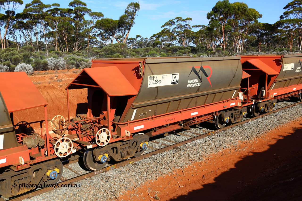 190109 1602
Binduli, Mineral Resources Ltd empty iron ore train 4030 with MRL's MHPY type iron ore waggon MHPY 00039 built by CSR Yangtze Co China serial 2014/382-39 in 2014 as a batch of 382 units, these bottom discharge hopper waggons are operated in 'married' pairs.
Keywords: MHPY-type;MHPY00039;2014/382-39;CSR-Yangtze-Rolling-Stock-Co-China;