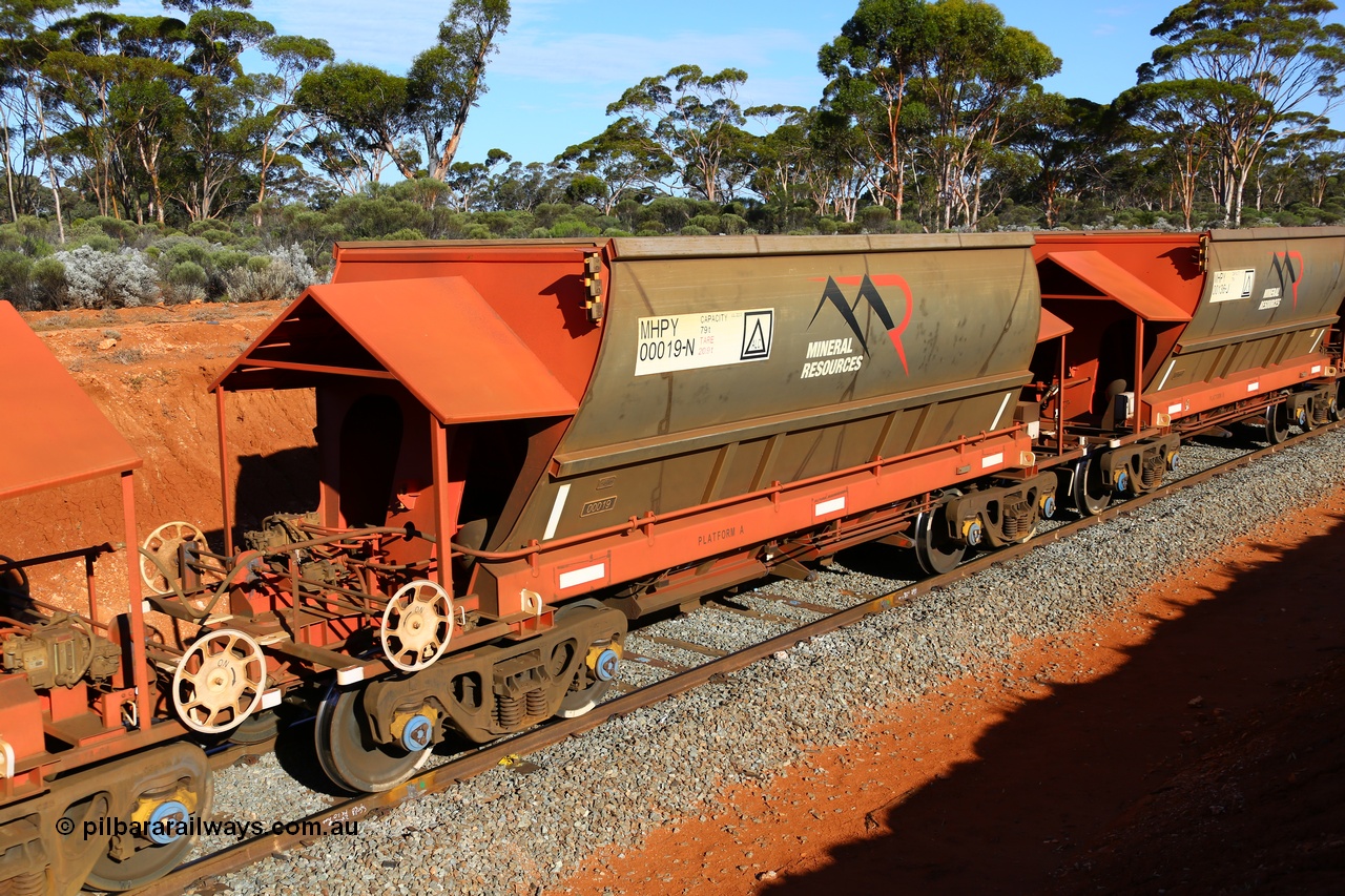 190109 1630
Binduli, Mineral Resources Ltd empty iron ore train 4030 with MRL's MHPY type iron ore waggon MHPY 00019 built by CSR Yangtze Co China serial 2014/382-19 in 2014 as a batch of 382 units, these bottom discharge hopper waggons are operated in 'married' pairs.
Keywords: MHPY-type;MHPY00019;2014/382-19;CSR-Yangtze-Rolling-Stock-Co-China;