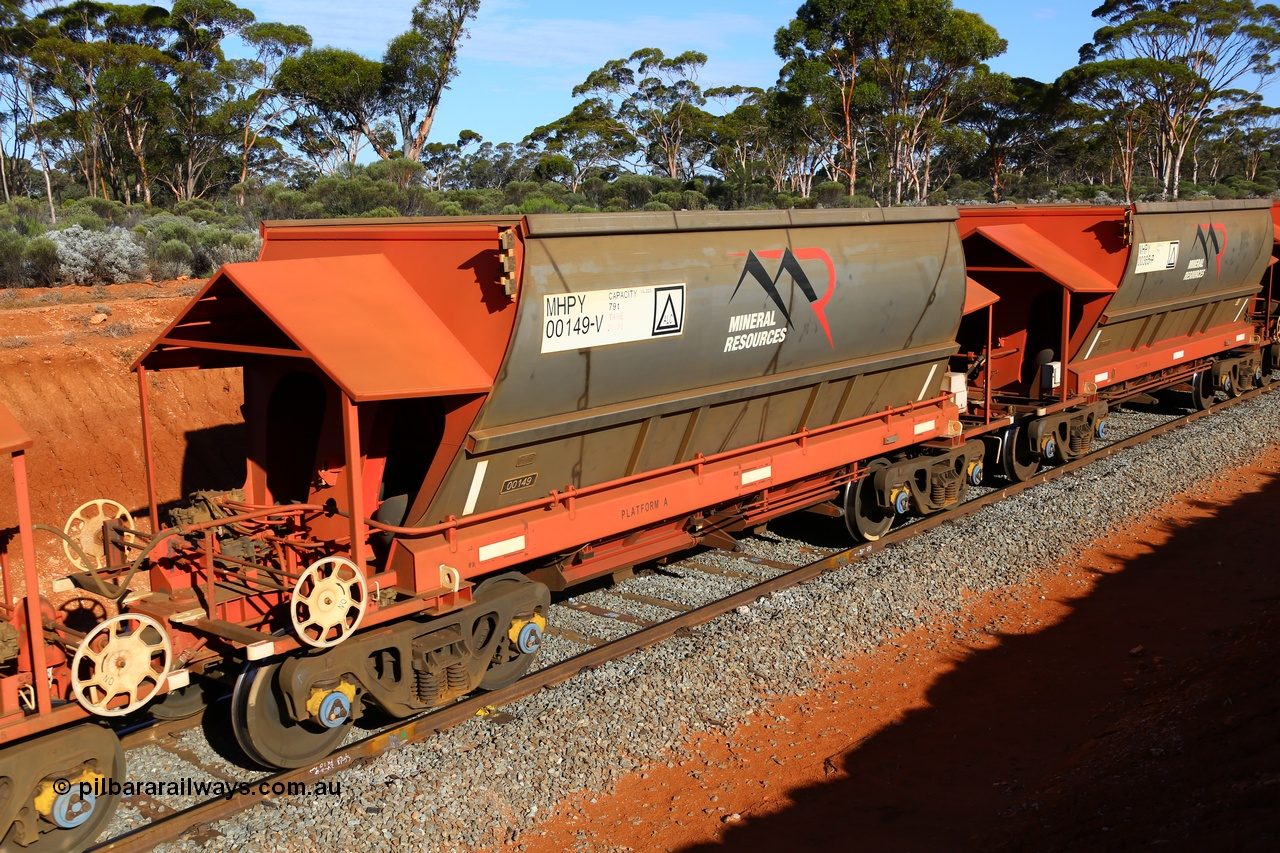 190109 1636
Binduli, Mineral Resources Ltd empty iron ore train 4030 with MRL's MHPY type iron ore waggon MHPY 00150 built by CSR Yangtze Co China serial 2014/382-150 in 2014 as a batch of 382 units, these bottom discharge hopper waggons are operated in 'married' pairs.
Keywords: MHPY-type;MHPY00149;2014/382-149;CSR-Yangtze-Rolling-Stock-Co-China;