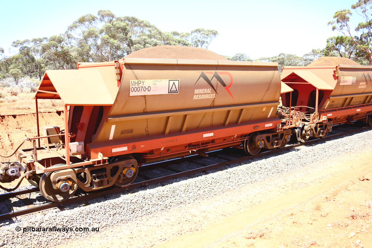 190129 4271
Binduli, on Mineral Resources Ltd loaded iron ore train service from Koolyanobbing to Esperance #3033 with MRL's MHPY type iron ore waggon MHPY 00070 built by CSR Yangtze Co China serial 2014/382-70 in 2014 as a batch of 382 units, these bottom discharge hopper waggons are operated in 'married' pairs.
Keywords: MHPY-type;MHPY00070;2014/382-70;CSR-Yangtze-Co-China;