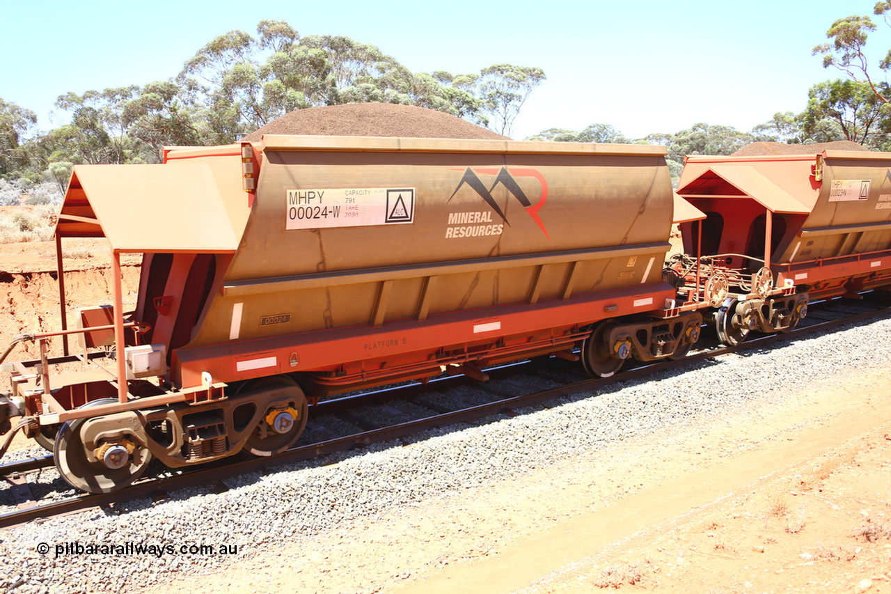 190129 4289
Binduli, on Mineral Resources Ltd loaded iron ore train service from Koolyanobbing to Esperance #3033 with MRL's MHPY type iron ore waggon MHPY 00024 built by CSR Yangtze Co China serial 2014/382-24 in 2014 as a batch of 382 units, these bottom discharge hopper waggons are operated in 'married' pairs.
Keywords: MHPY-type;MHPY00024;2014/382-24;CSR-Yangtze-Co-China;