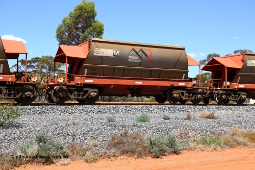 190107 0577
Binduli, on empty Mineral Resources Ltd iron ore train service from Esperance to Koolyanobbing 2034 with MRL's MHPY type iron ore waggon MHPY 00217 built by CSR Yangtze Co China serial 2014/382-217 in 2014 as a batch of 382 units, these bottom discharge hopper waggons are operated in 'married' pairs.
Keywords: MHPY-type;MHPY00217;2014/382-217;CSR-Yangtze-Rolling-Stock-Co-China;