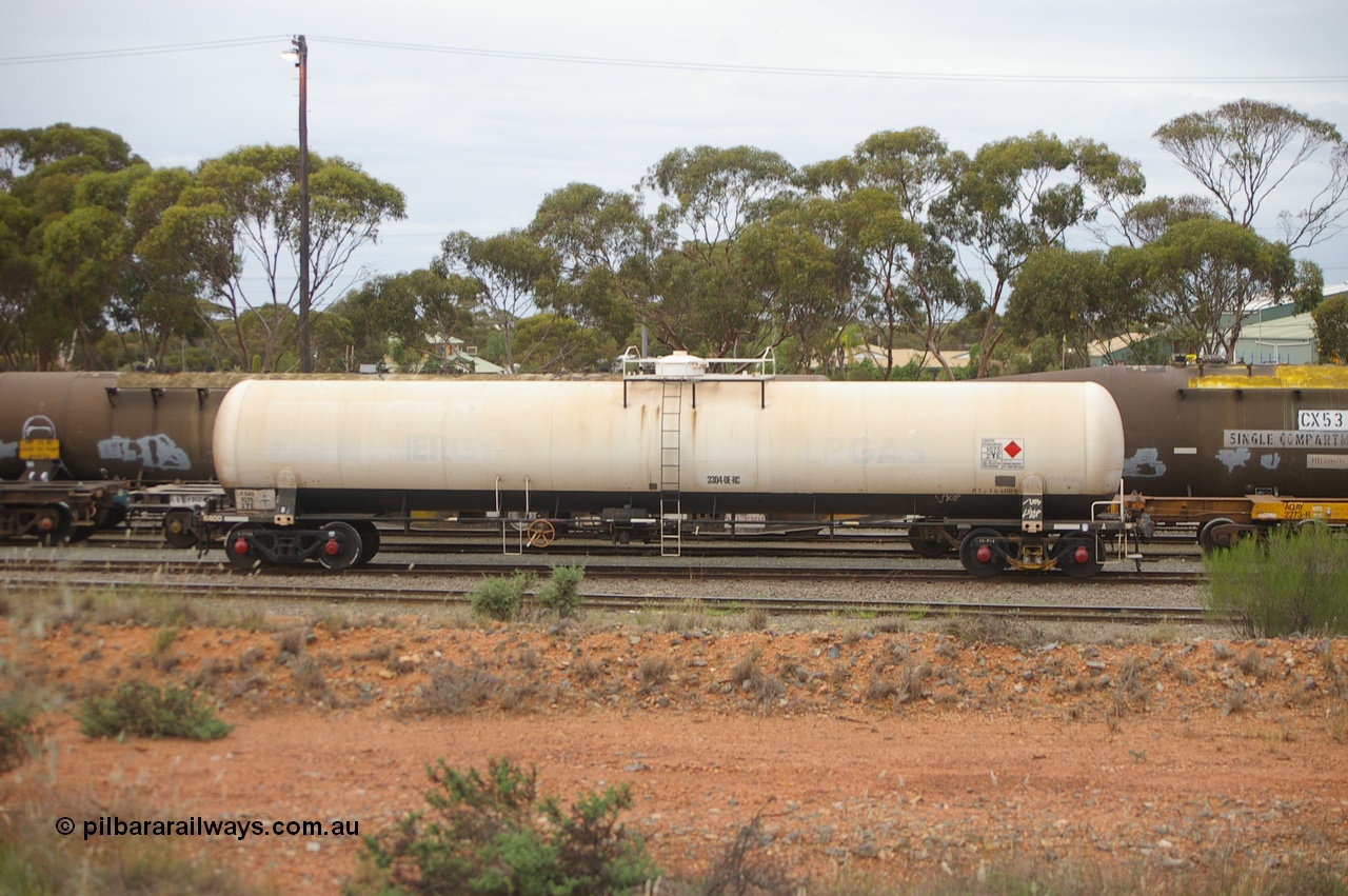 120504 IMG P10149
West Kalgoorlie, PTDY type gas tank waggon PTDY 6400. Built by Comeng NSW in 1964 as a GS type GS 400, 76,000 litre gas tank for Boral Gas, recoded to NTHF, then ATLY in 1996. Peter Donaghy image.
Keywords: Peter-D-Image;PTDY-type;PTDY6400;Comeng-NSW;GS-type;GS400;NTHF-type;ATLY-type;