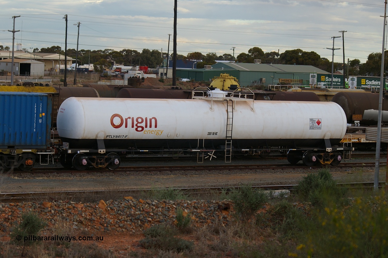 120601 IMG P10313
West Kalgoorlie, PTLY type gas tank waggon PTLY 6417. Built by Comeng NSW in 1985 as NTHF type NTHF 417, 76,000 litre gas tank for Boral Gas, recoded to ATLY in 1996. Peter Donaghy image.
Keywords: Peter-D-Image;PTLY-type;PTLY6417;Comeng-NSW;NTHF-type;NTHF417;ATLY-type;