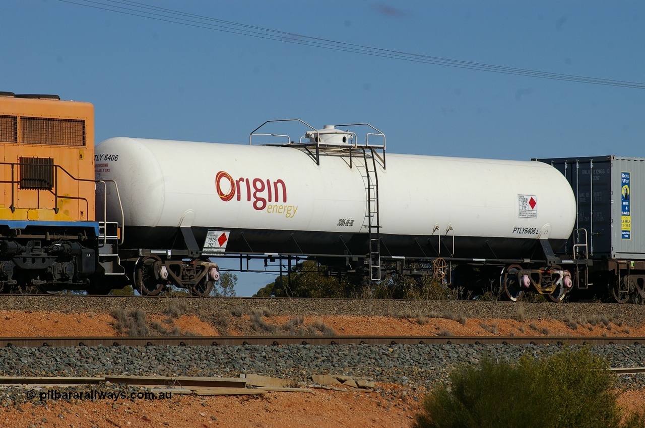 120715 IMG P10546
West Kalgoorlie, PTLY type gas tank waggon PTLY 6406. Built by Comeng NSW in 1964 as GS type GS 406, 77,000 litre gas tank for Boral Gas, recoded to NTHF 1979, then ATLY in 1996. Peter Donaghy image.
Keywords: Peter-D-Image;PTLY-type;PTLY6406;Comeng-NSW;GS-type;GS406;NTHF-type;ATLY-type;