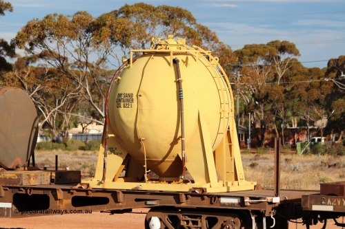 131024 IMG 0661
West Kalgoorlie, detail image of AZWY 30373 'Sputnik' loco oil and sand waggon. Peter Donaghy image.
Keywords: Peter-D-Image;AZWY-type;AZWY30373;Tomlinson-Steel-WA;WFX-type;WQCX-type;WSP-type;