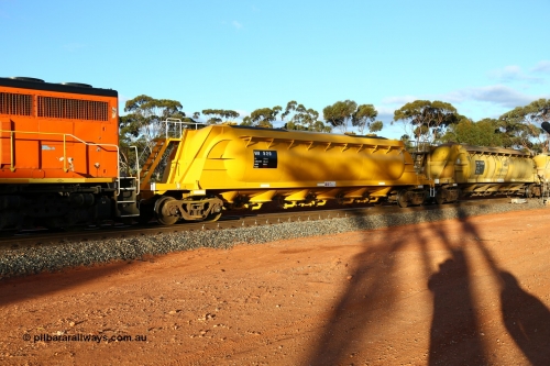 160525 5187
Binduli, nickel concentrate train 4438, pneumatic discharge nickel concentrate waggon WN 520, one of thirty built by AE Goodwin NSW as WN type in 1970 for WMC.
Keywords: WN-type;WN520;AE-Goodwin;