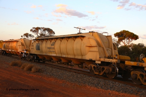 190107 0675
Kalgoorlie, WN type pneumatic discharge nickel concentrate waggon WN 530, one of thirty built by AE Goodwin NSW as WN type in 1970 for WMC.
Keywords: WN-type;WN530;AE-Goodwin;