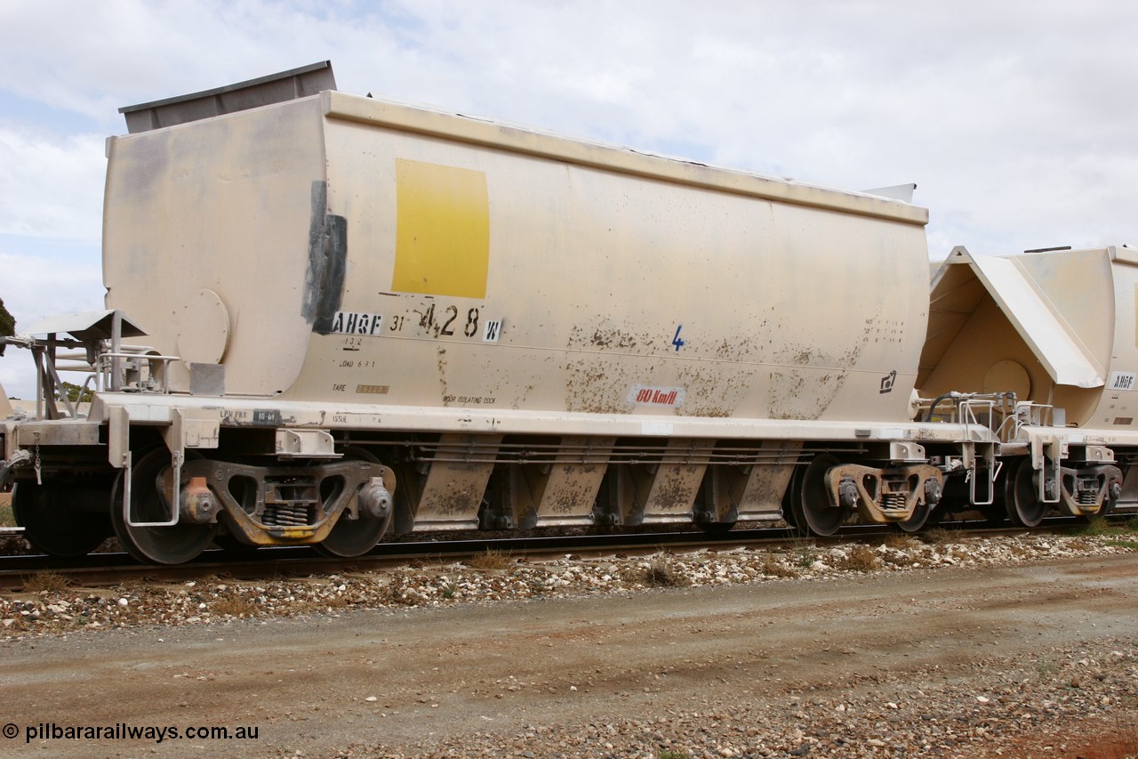 051101 6424
Parkeston, AHQF 31428 seen here in Loongana Limestone service, originally built by Goninan WA for Western Quarries as a batch of twenty coded WHA type in 1995. Purchased by Westrail in 1998.
Keywords: AHQF-type;AHQF31428;Goninan-WA;WHA-type;