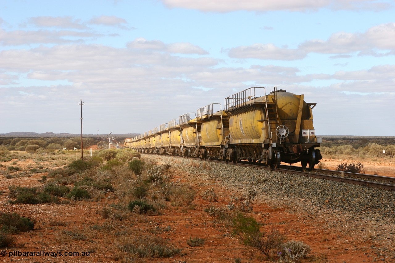 060527 4080
Leonora, WN, pneumatic discharge nickel concentrate waggon, thirty built by AE Goodwin NSW as WN type in 1970 for WMC.
Keywords: WN-type;AE-Goodwin;