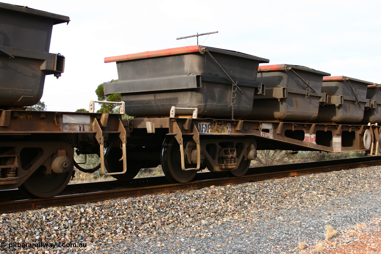 060527 4133
Scotia, AFAF 30456 flat waggon, originally built by Tomlinson Steel WA as WFX type in 1970 from a batch of one hundred and sixty one waggons, recoded to WQCX type in 1980. Seen here carrying six loaded nickel ore kibbles.
Keywords: AFAF-type;AFAF30456;Tomlinson-Steel-WA;WFX-type;WQCX-type;